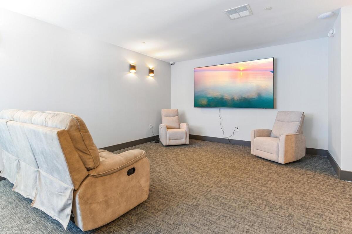 Sleeps 4! Workspace Close To Brooklyn Bowl, Fillmore Apartment