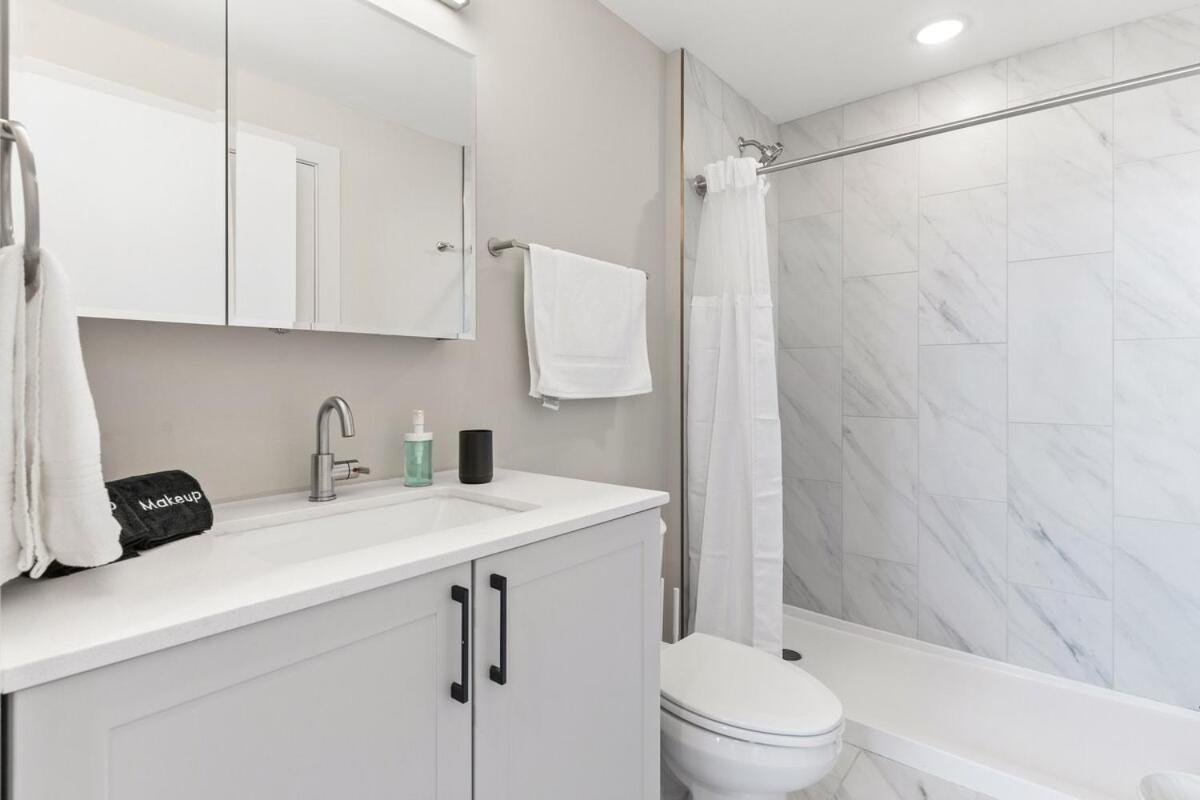 Sleeps 4! Workspace Close To Brooklyn Bowl, Fillmore Apartment