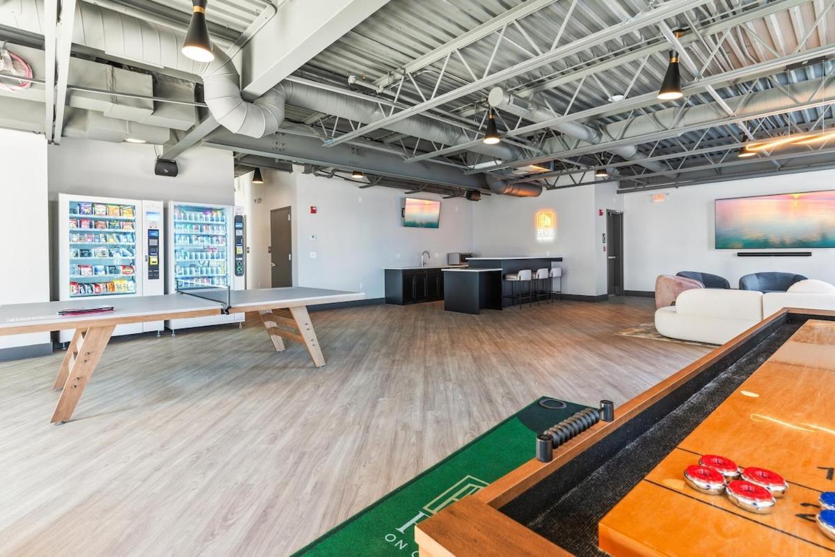 Sleeps 4! Workspace Close To Brooklyn Bowl, Fillmore Apartment